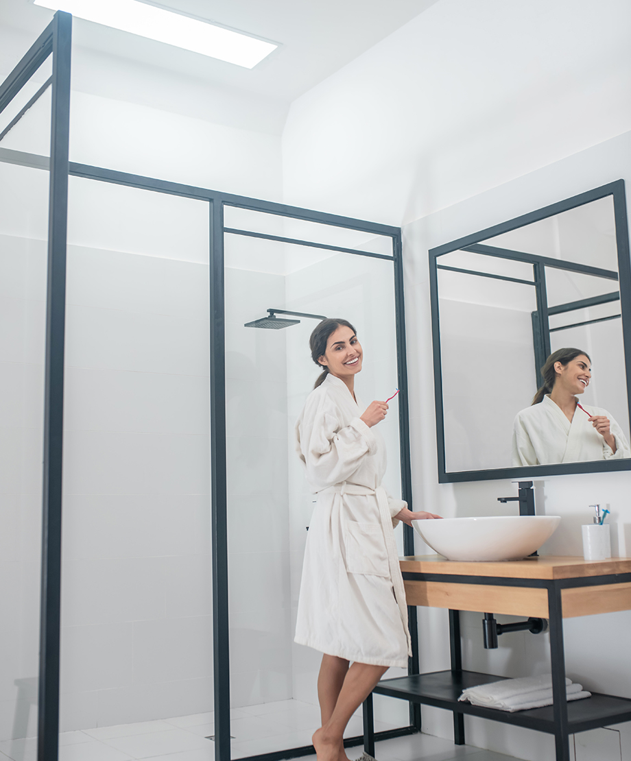 Vidrio templado en puertas de ducha: 5 ventajas 