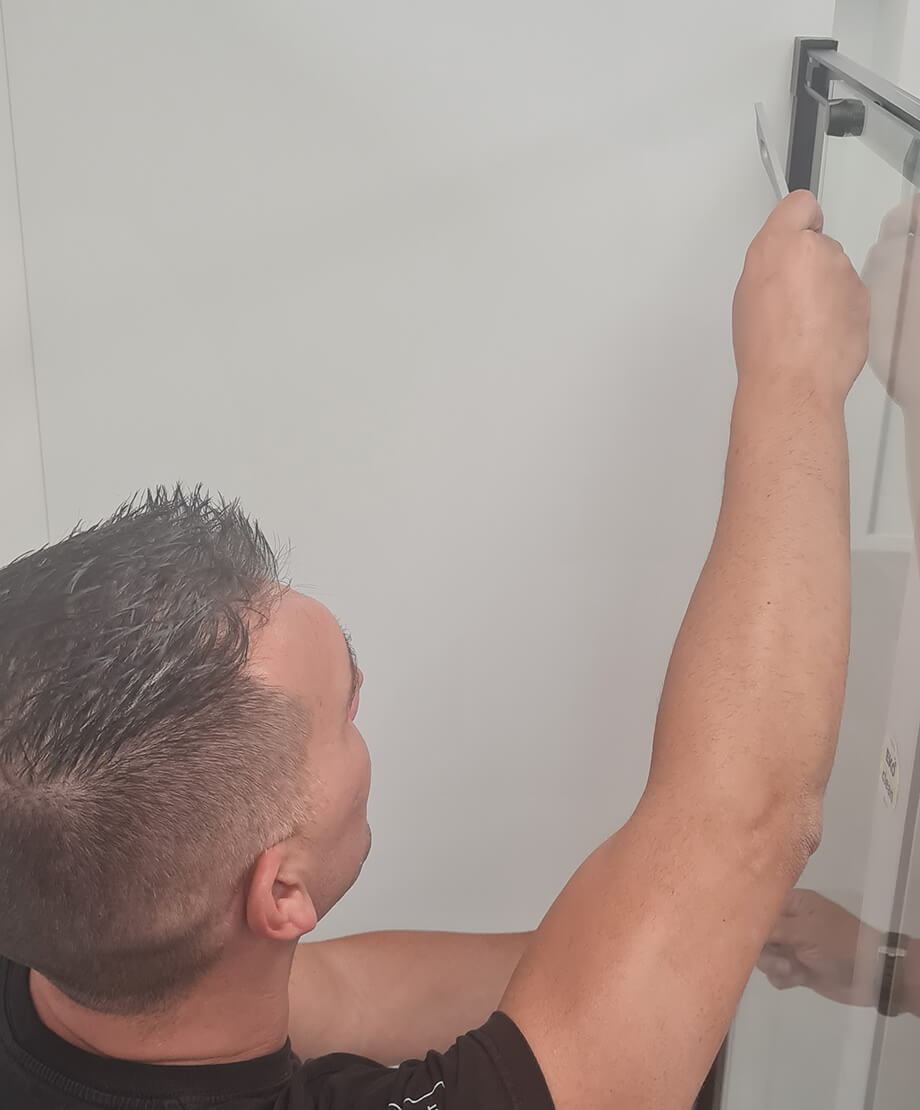 Errores comunes al instalar mamparas de baño y cómo evitarlos 